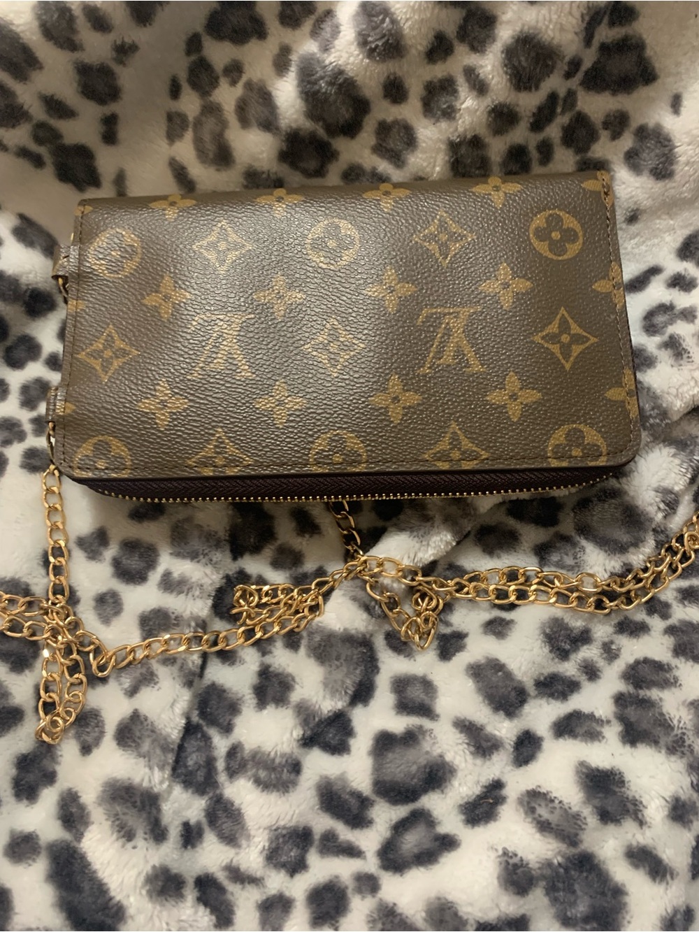 🔥SALE TODAY ONLY NWOT Designer Inspired Monogram Mobile Crossbody - Picture 2 of 7